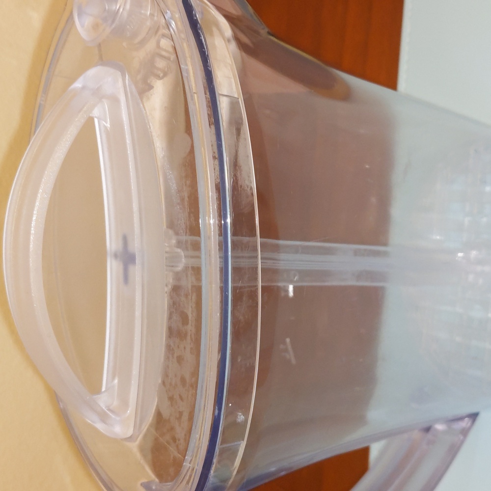 Pampered Chef Clear 2-Quart Quick Stir Pitcher with Attached Vented Stirrer - Picture 3 of 6